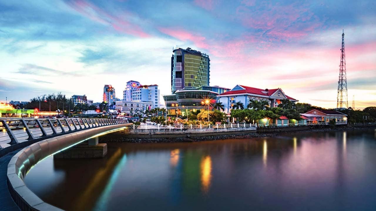 The sparkling Ninh Kieu Wharf as Can Tho lights up at night (Photo: Collected)